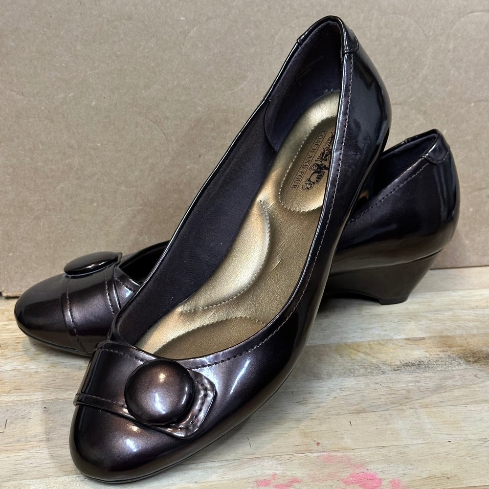 Coach and Four Wedge Pump Women 9.5 Bronze Metallic Patent Button Excellent